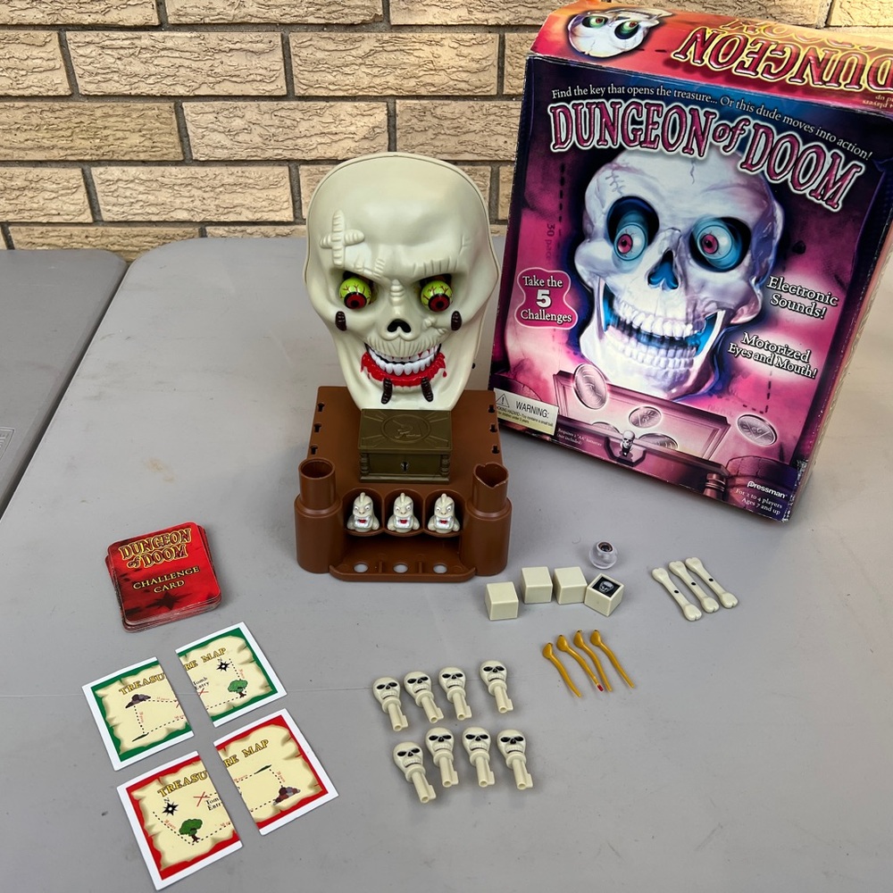 Y2K Vintage Board Game,Dungeon of Doom Game